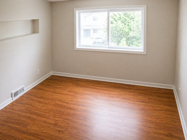 Foto del edificio - ***South Side Duplex Apartment For Rent * Pet Friendly * Walk to E. Carson St. * Available Now * ...