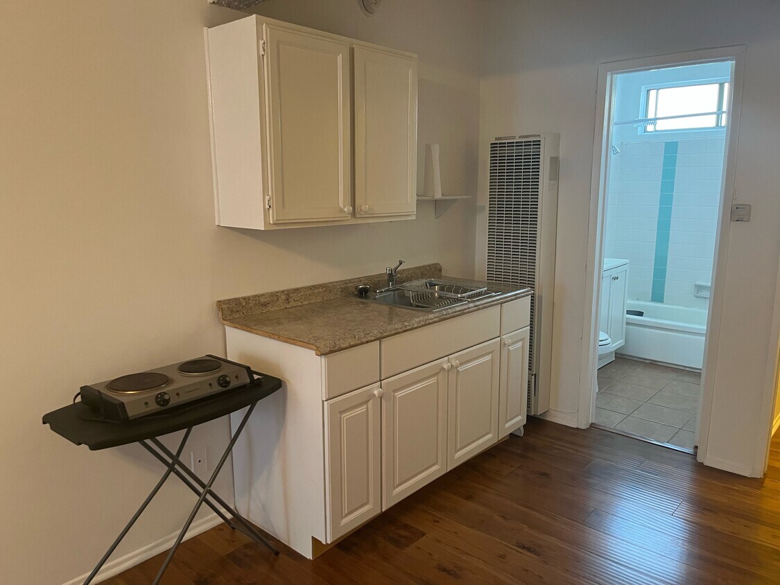 4037 McLaughlin Ave Unit 8, Los Angeles, CA 90066 Apartments in Los