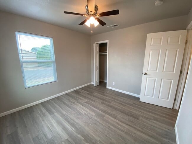 Building Photo - 205 Waverly Dr