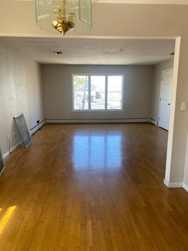 Foto principal - 6720 Madison St