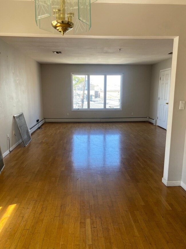 Foto del edificio - 6720 MADISON St