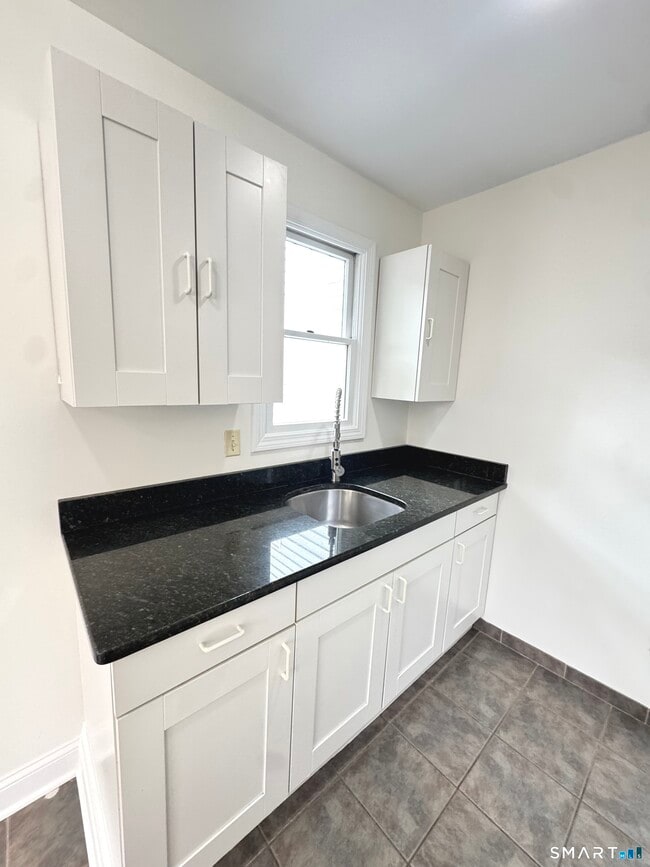 Building Photo - 93 New Canaan Ave