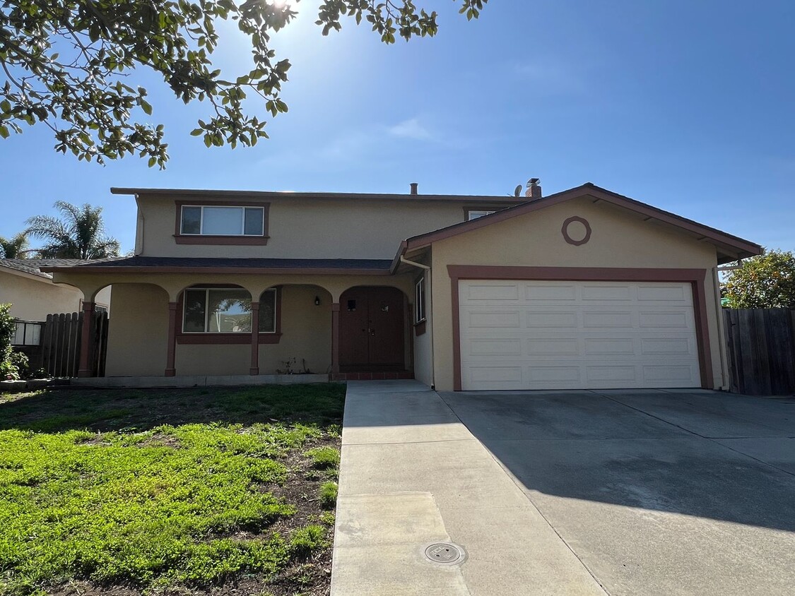 Foto principal - Bright 4 Bedroom 2.5 Bath Home in Milpitas