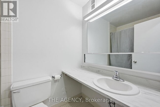 Building Photo - 2360 Dundas St W