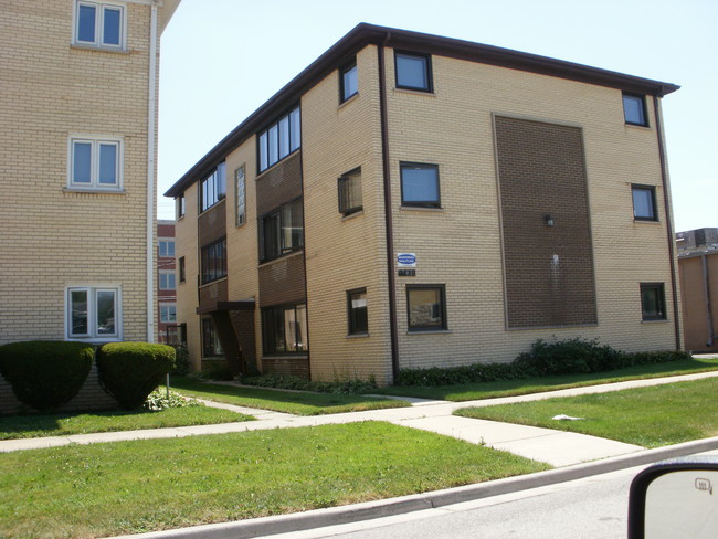 9839 Lawrence Ct Unit 1S, Schiller Park, IL 60176