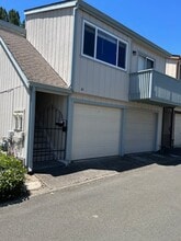 Building Photo - 61 Knolls Ln