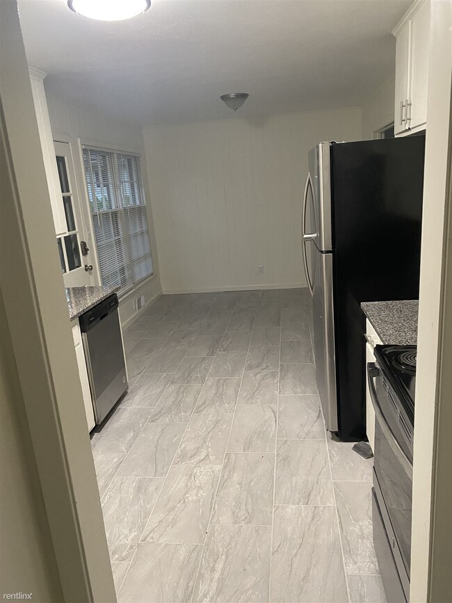 Building Photo - 3 br, 2.5 bath Townhome - 7036 Metcalf Avenue