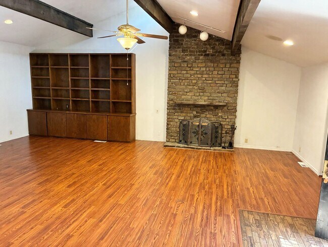 Building Photo - 5212 S Columbia Pl