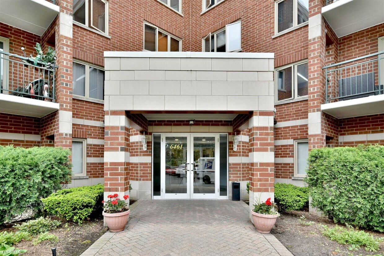 Primary Photo - 3 br, 2 bath Condo - 6461 W Warner Ave Apt...
