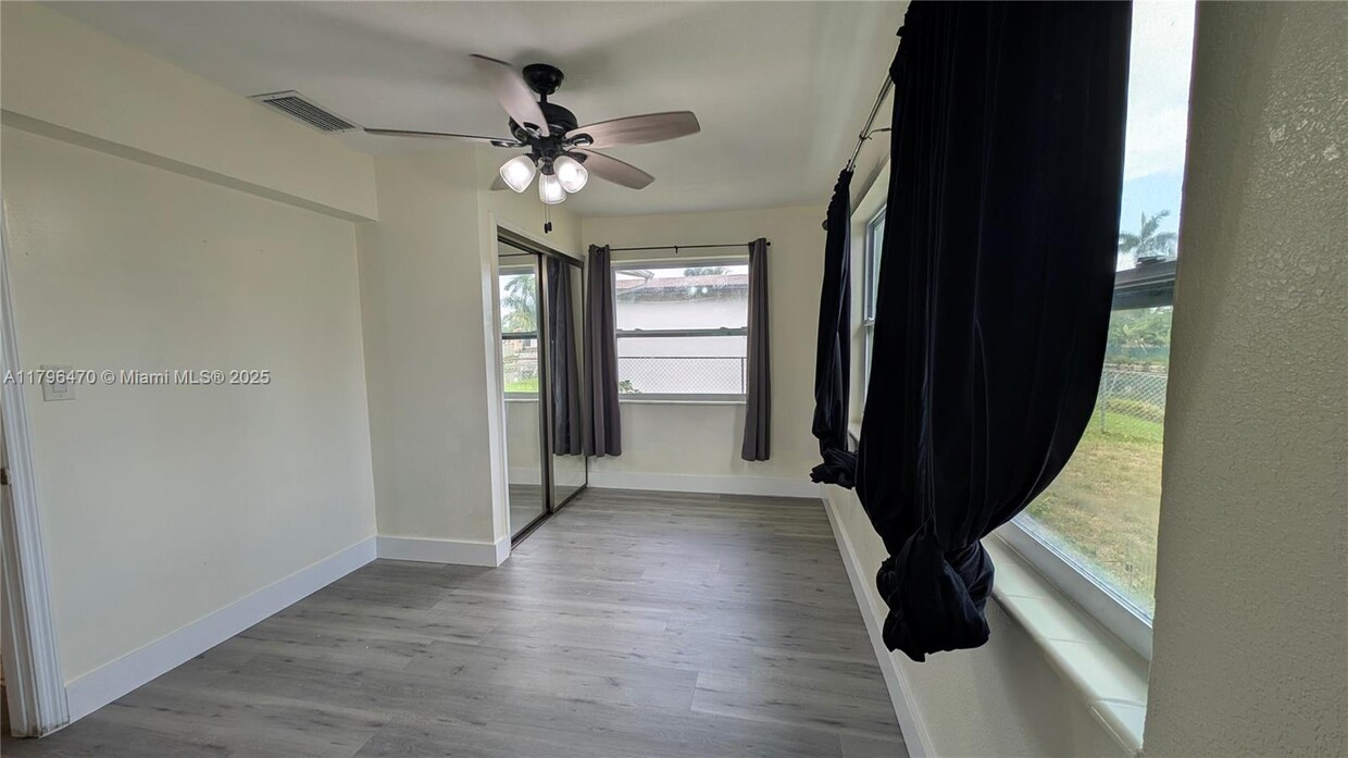 Foto del edificio - 6701 NW 25th Ct
