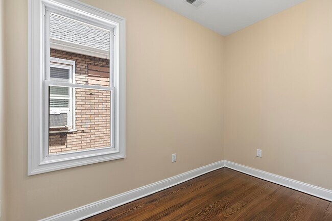 Foto del edificio - 155 Humphrey Ave
