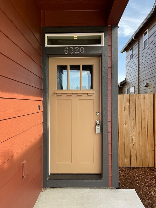 Building Photo - Beautiful New 3br/2ba House Available Now