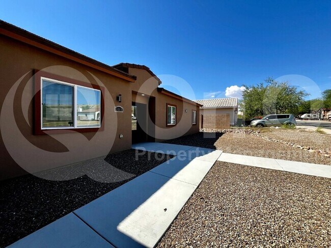 Building Photo - 1011 W Rio Hondo