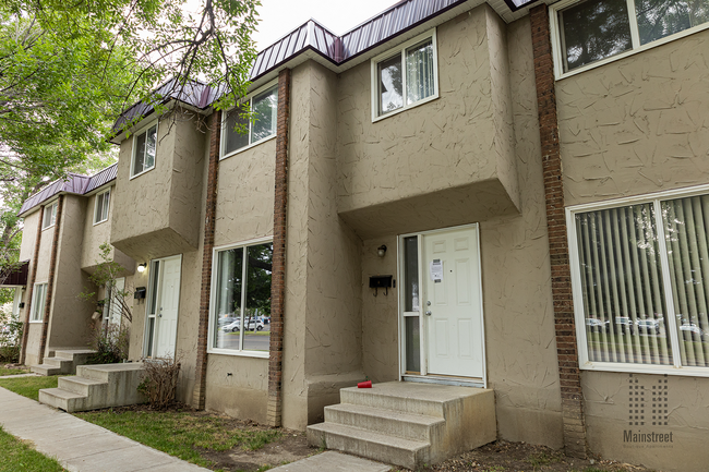 Building Photo - University Townhomes