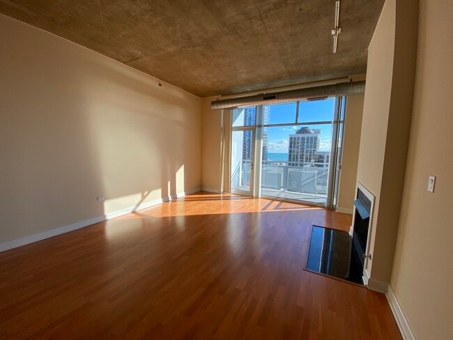Building Photo - 1305 S Michigan Ave