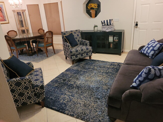 Foto del edificio - 365 NW Hibiscus St