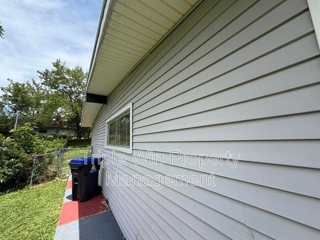 Building Photo - 835 Bobbins Ln