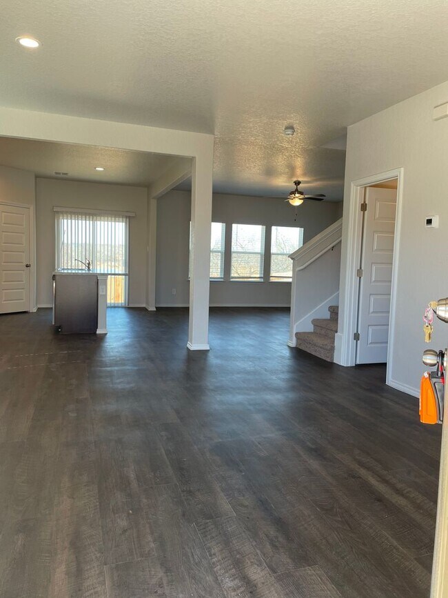 Foto del edificio - *Pre-Leasing* | Four Bedroom | Two and a H...