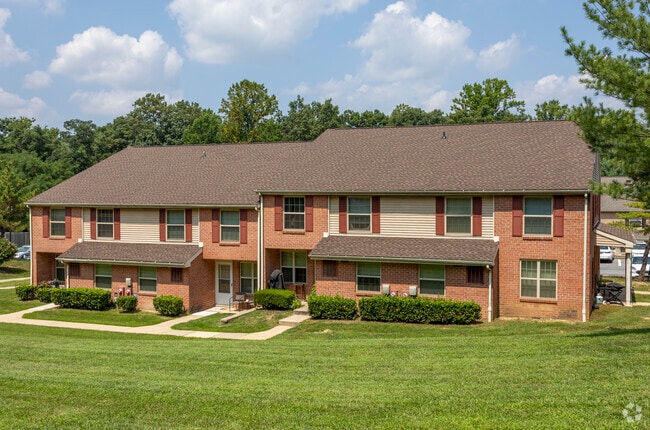 Exterior - Spring Hill Apartments & Townhomes
