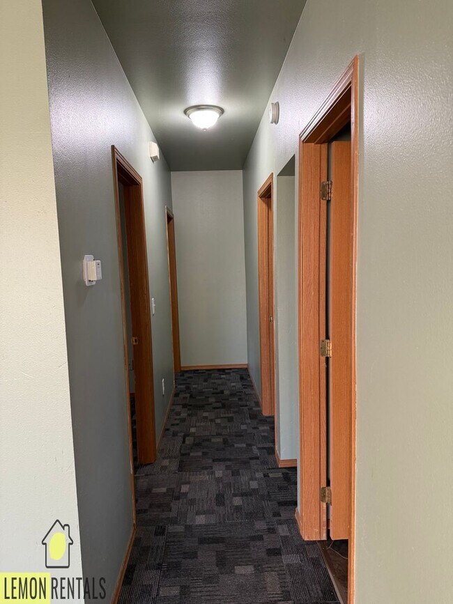 Foto del edificio - 1215 Ledwich Ave