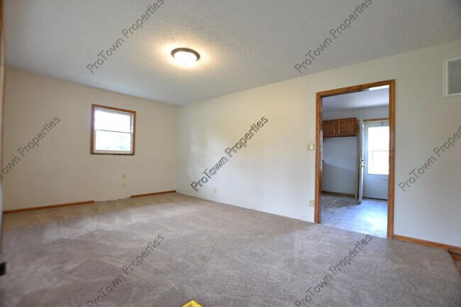 Foto del edificio - 131 Robinson Dr