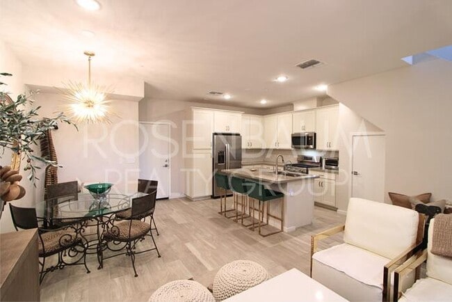 Building Photo - Stunning 3-beds, 2.5-baths townhome in the...