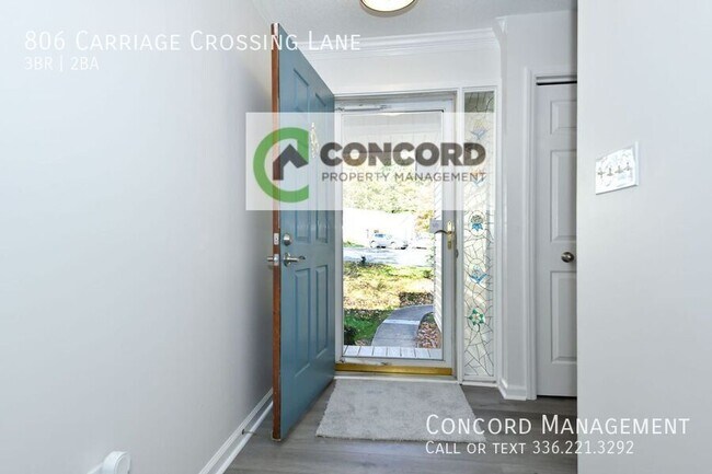 Foto del edificio - 806 Carriage Crossing Ln
