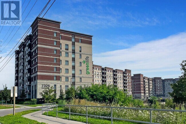 Photo du bâtiment - 7325 Markham Rd