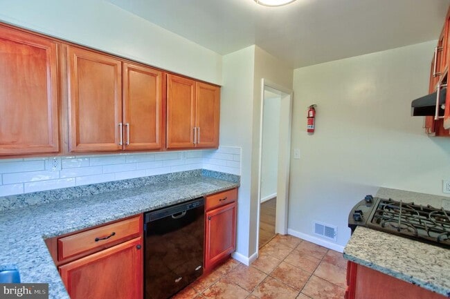 Foto del edificio - 495 N Pickett St