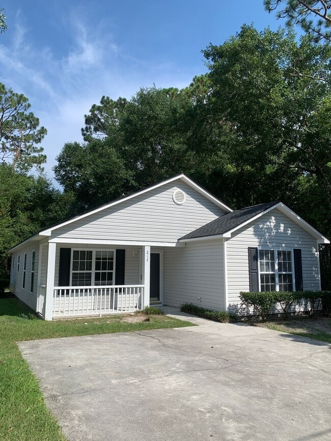 Photo - 3 Bedroom 2 Bath One Story House on Charter Drive