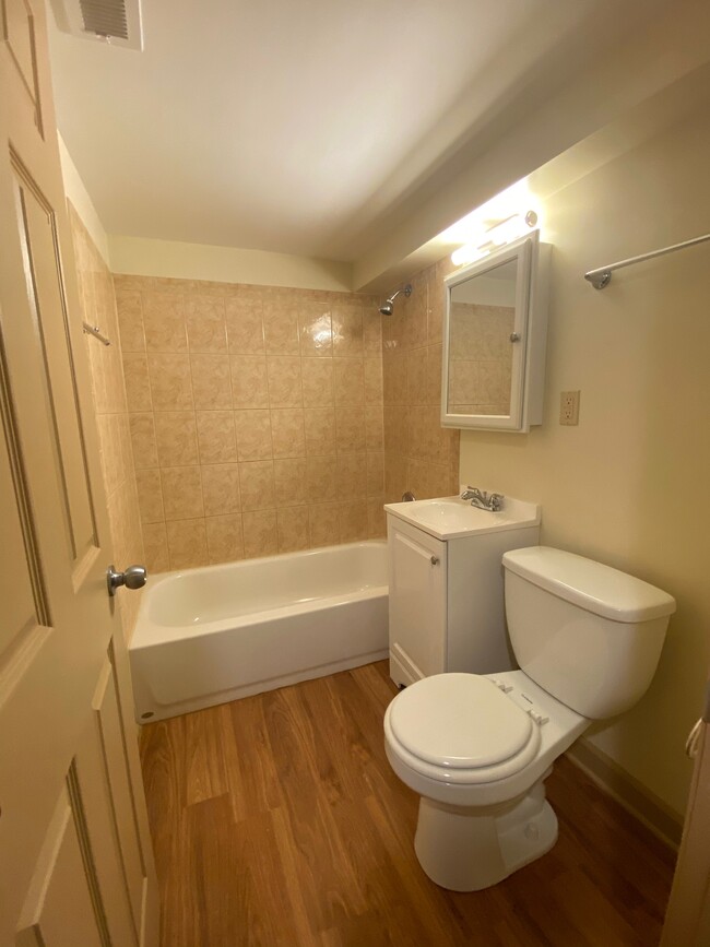 Bathroom - 6817 S Calumet Ave