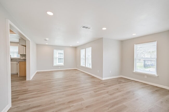 Building Photo - 1428 E 36th St