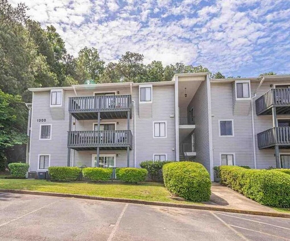 Foto principal - Condo for rent in Woodland Village (Homewood)