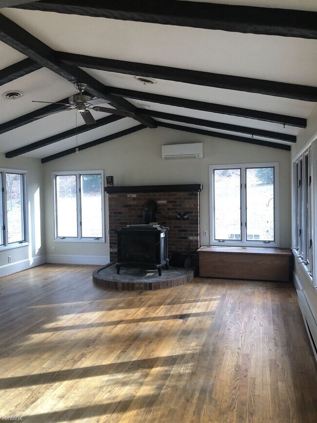 Building Photo - 3 br, 1 bath House - 122 Valley View Dr