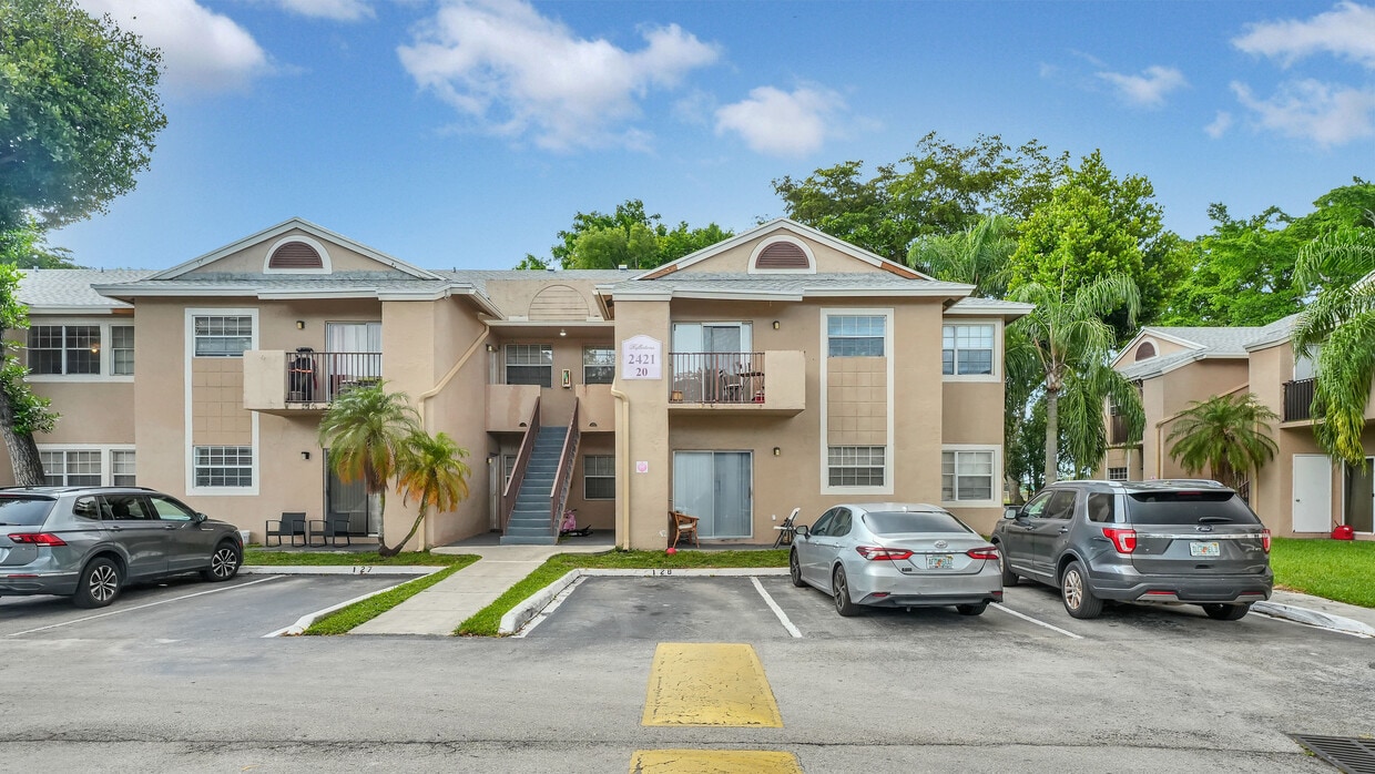 Photo - 2421 NW 96th Ter (Pembroke Pines, FL)