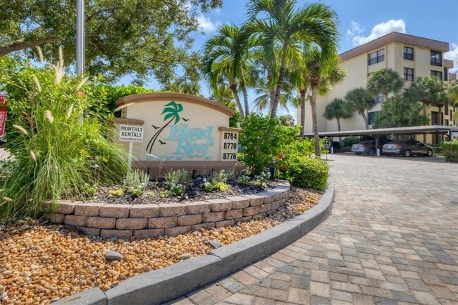 Foto del edificio - 8776 Midnight Pass Rd