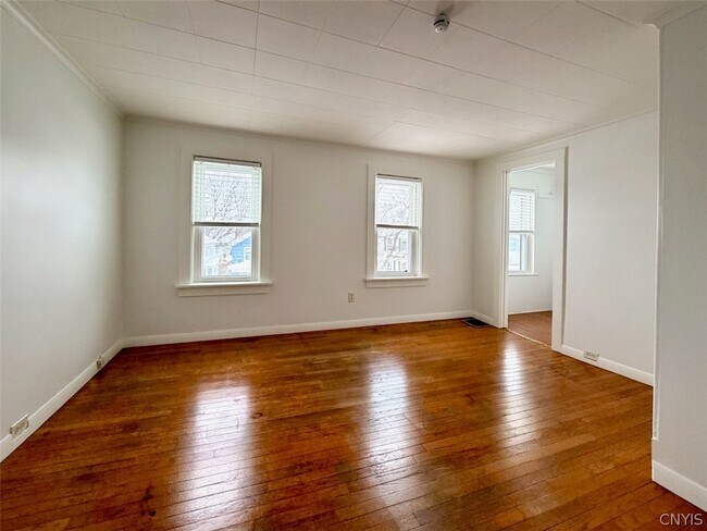 Foto del edificio - 88 E 5th St