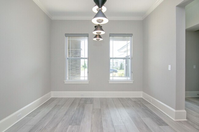 Building Photo - Stunning 5 Bed/4.5 Bath Home For Rent in t...
