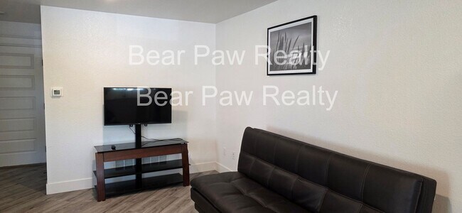 Building Photo - 2918 Cribbon Ave