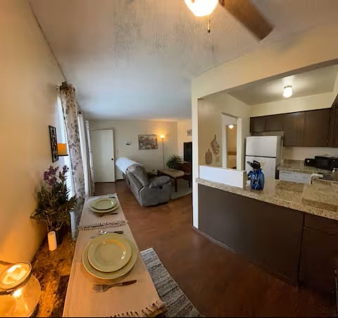 Building Photo - 1030 SE Main St