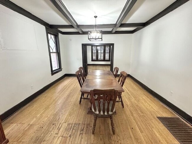 Foto del edificio - Historic Large Beautiful midtown home near Rhodes College available for Rent!