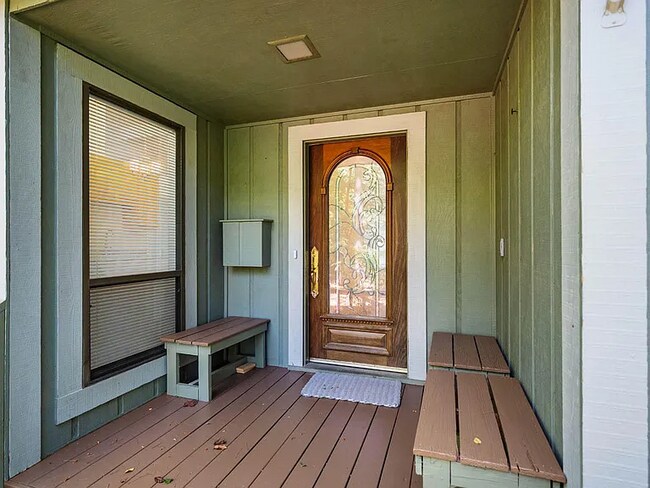 Foto del edificio - 94 Meadow Run Rd