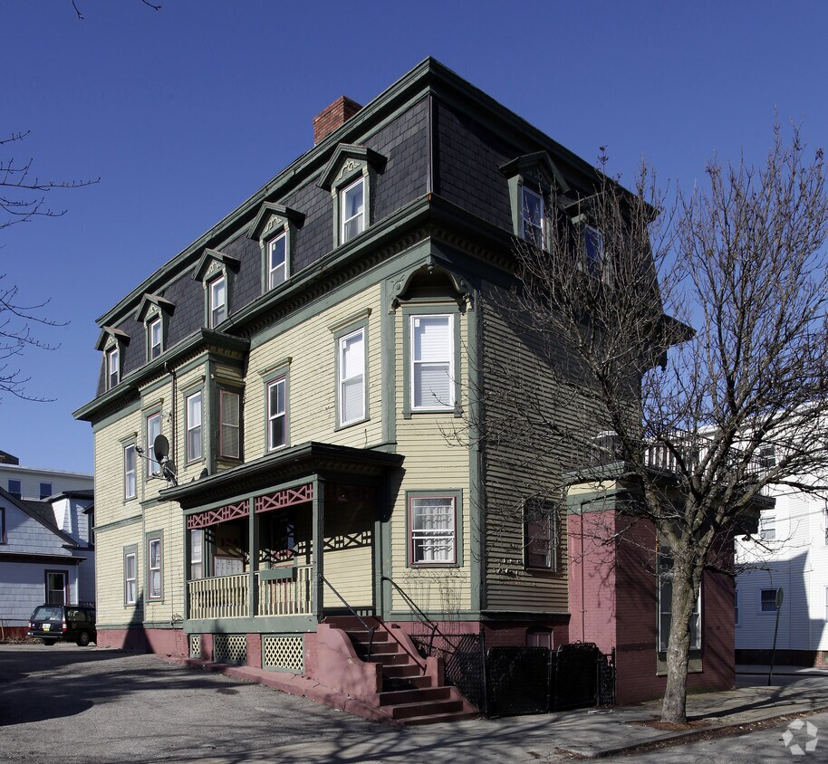 Building Photo - 124 Almy St
