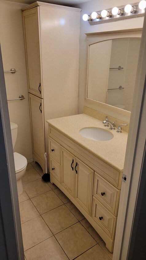 Foto principal - 419 N Rees Rd