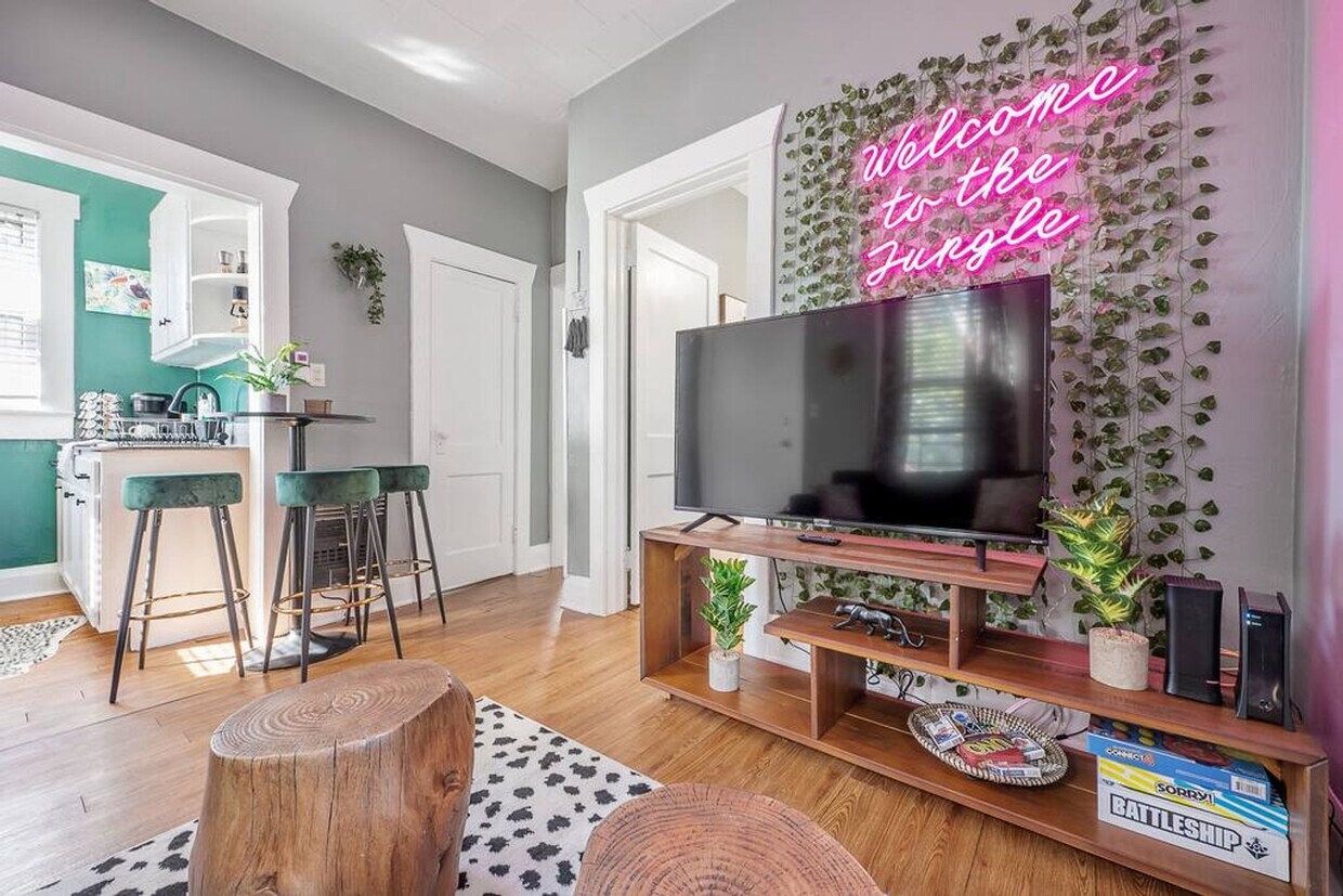 Foto principal - 5708 N Suwanee Ave