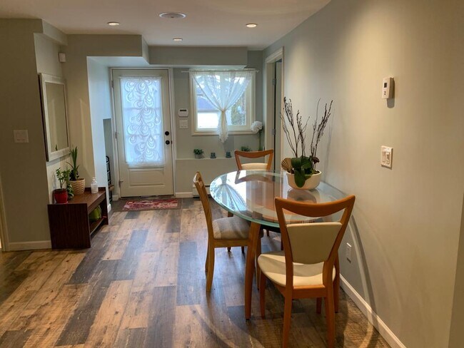 Photo du bâtiment - 329 W 23 St