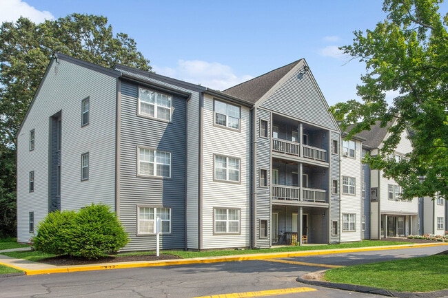 Building Photo - ReNew Taunton Apartment Collection