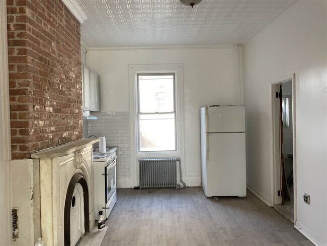 Building Photo - 529A Central Ave
