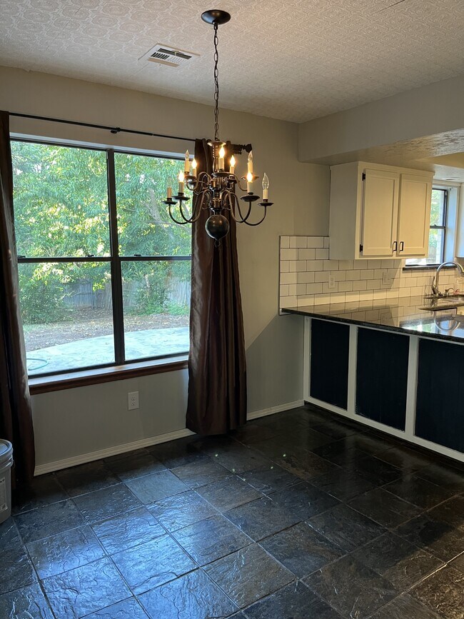 Foto del edificio - 1313 Brookhaven Dr