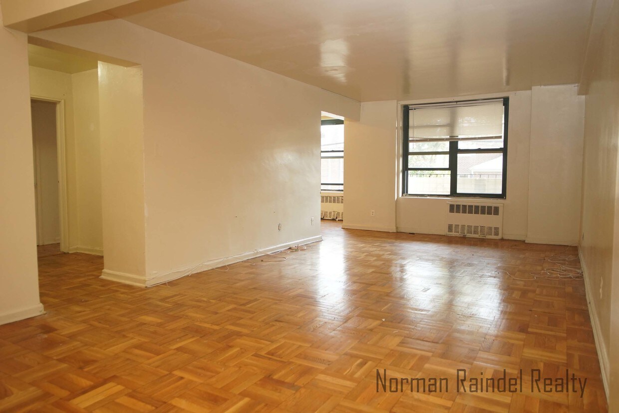 Primary Photo - 1545 Rhinelander Ave